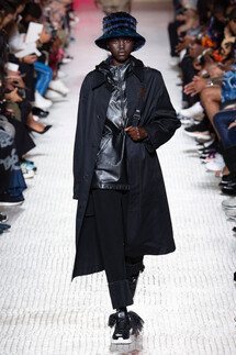 Valentino Spring 2019 Menswear / Валентино Весна Лето 2019 Мужская Неделя Моды в Париже