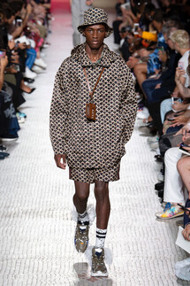 Valentino Spring 2019 Menswear / Валентино Весна Лето 2019 Мужская Неделя Моды в Париже