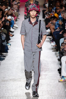 Valentino Spring 2019 Menswear / Валентино Весна Лето 2019 Мужская Неделя Моды в Париже