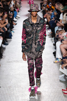 Valentino Spring 2019 Menswear / Валентино Весна Лето 2019 Мужская Неделя Моды в Париже