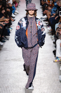 Valentino Spring 2019 Menswear / Валентино Весна Лето 2019 Мужская Неделя Моды в Париже