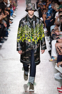Valentino Spring 2019 Menswear / Валентино Весна Лето 2019 Мужская Неделя Моды в Париже