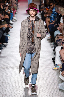 Valentino Spring 2019 Menswear / Валентино Весна Лето 2019 Мужская Неделя Моды в Париже