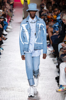 Valentino Spring 2019 Menswear / Валентино Весна Лето 2019 Мужская Неделя Моды в Париже