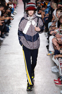 Valentino Spring 2019 Menswear / Валентино Весна Лето 2019 Мужская Неделя Моды в Париже