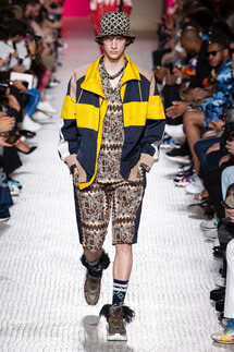 Valentino Spring 2019 Menswear / Валентино Весна Лето 2019 Мужская Неделя Моды в Париже