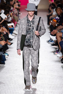 Valentino Spring 2019 Menswear / Валентино Весна Лето 2019 Мужская Неделя Моды в Париже