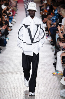 Valentino Spring 2019 Menswear / Валентино Весна Лето 2019 Мужская Неделя Моды в Париже