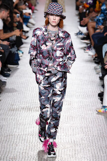 Valentino Spring 2019 Menswear / Валентино Весна Лето 2019 Мужская Неделя Моды в Париже