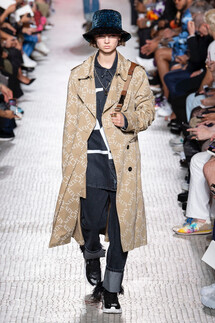 Valentino Spring 2019 Menswear / Валентино Весна Лето 2019 Мужская Неделя Моды в Париже