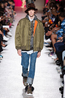 Valentino Spring 2019 Menswear / Валентино Весна Лето 2019 Мужская Неделя Моды в Париже