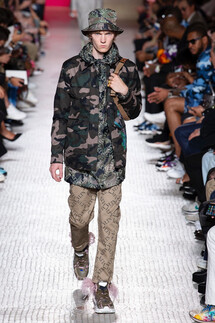 Valentino Spring 2019 Menswear / Валентино Весна Лето 2019 Мужская Неделя Моды в Париже