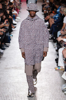 Valentino Spring 2019 Menswear / Валентино Весна Лето 2019 Мужская Неделя Моды в Париже