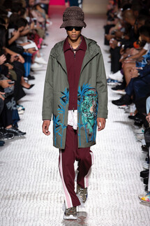 Valentino Spring 2019 Menswear / Валентино Весна Лето 2019 Мужская Неделя Моды в Париже