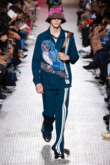 Valentino Spring 2019 Menswear / Валентино Весна Лето 2019 Мужская Неделя Моды в Париже
