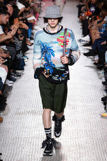 Valentino Spring 2019 Menswear / Валентино Весна Лето 2019 Мужская Неделя Моды в Париже