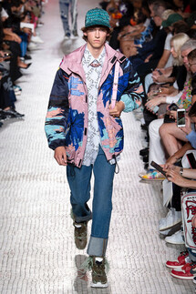 Valentino Spring 2019 Menswear / Валентино Весна Лето 2019 Мужская Неделя Моды в Париже
