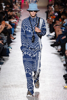 Valentino Spring 2019 Menswear / Валентино Весна Лето 2019 Мужская Неделя Моды в Париже