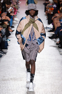 Valentino Spring 2019 Menswear / Валентино Весна Лето 2019 Мужская Неделя Моды в Париже