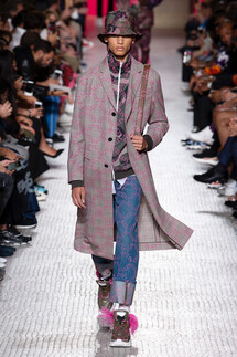 Valentino Spring 2019 Menswear / Валентино Весна Лето 2019 Мужская Неделя Моды в Париже