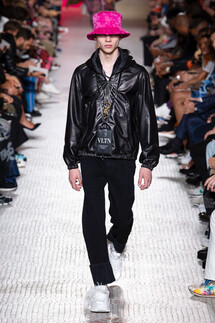 Valentino Spring 2019 Menswear / Валентино Весна Лето 2019 Мужская Неделя Моды в Париже