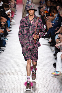 Valentino Spring 2019 Menswear / Валентино Весна Лето 2019 Мужская Неделя Моды в Париже