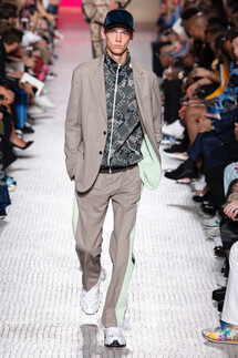 Valentino Spring 2019 Menswear / Валентино Весна Лето 2019 Мужская Неделя Моды в Париже