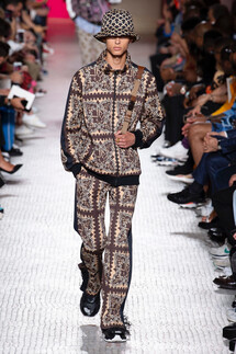 Valentino Spring 2019 Menswear / Валентино Весна Лето 2019 Мужская Неделя Моды в Париже
