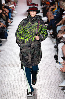 Valentino Spring 2019 Menswear / Валентино Весна Лето 2019 Мужская Неделя Моды в Париже