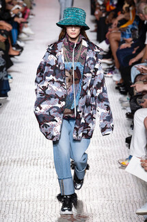 Valentino Spring 2019 Menswear / Валентино Весна Лето 2019 Мужская Неделя Моды в Париже