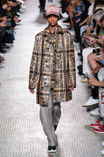 Valentino Spring 2019 Menswear / Валентино Весна Лето 2019 Мужская Неделя Моды в Париже