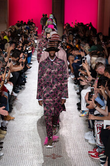 Valentino Spring 2019 Menswear / Валентино Весна Лето 2019 Мужская Неделя Моды в Париже