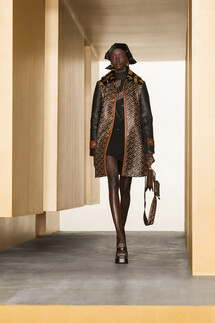 Versace Fall-Winter 2021 Ready-to-Wear Collection / Коллекция Versace осень-зима 2021