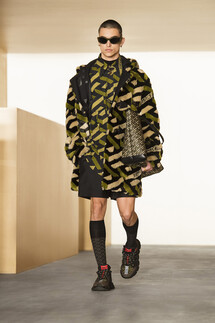 Versace Fall-Winter 2021 Ready-to-Wear Collection / Коллекция Versace осень-зима 2021