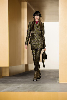 Versace Fall-Winter 2021 Ready-to-Wear Collection / Коллекция Versace осень-зима 2021