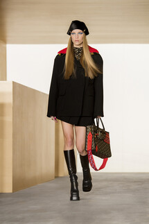 Versace Fall-Winter 2021 Ready-to-Wear Collection / Коллекция Versace осень-зима 2021