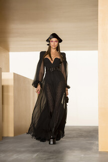 Versace Fall-Winter 2021 Ready-to-Wear Collection / Коллекция Versace осень-зима 2021
