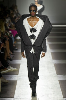 Viktor and Rolf Couture коллекция осень 2022 / Viktor and Rolf Couture Fall 2022