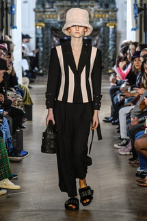 Liu Chao Fall 2019 Ready-to-Wear / Liu Chao осень 2019 / Неделя моды: Париж