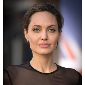 Анджелина Джоли и Рианна уверены, что во время карантина выросло насилие в семьях