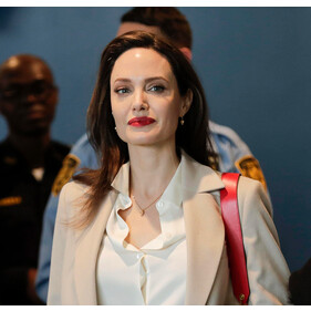 Анджелине Джоли не дали отстранить судью в деле об опеке