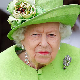 Букингемский дворец отрицает, что королевские помощники планируют юридическую борьбу с принцем Гарри и Меган Маркл