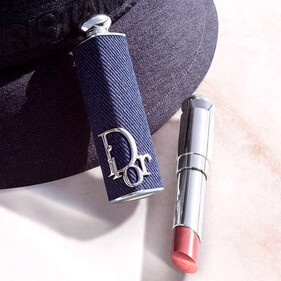 Ностальгия по нулевым: Dior выпустили футляр для губной помады из денима