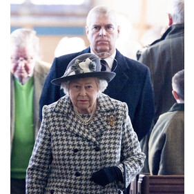 Королева Елизавета II просит прессу держаться подальше от принца Эндрю