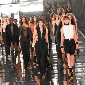 Fendi весна-лето 2027: Мария Грация Кьюри превратила показ в игру с отражениями