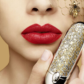Guerlain представил рождественскую коллекцию макияжа, посвящённую золоту