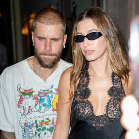 Хейли Бибер натравила юриста на блогершу, которая обсуждает её брак