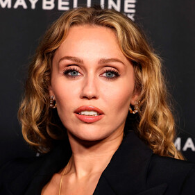 Женщина, окрестившая себя биологической матерью Майли Сайрус, выступила с новыми заявлениями