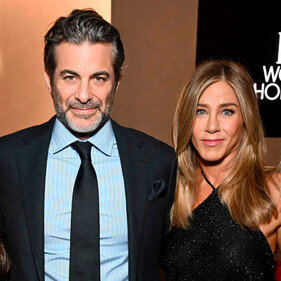 Дженнифер Энистон впервые вышла в свет с бойфрендом Джимом Кёртисом