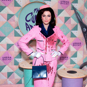 Джулия Фокс выбрала кровавый костюм Джеки Кеннеди для Хэллоуина 2025